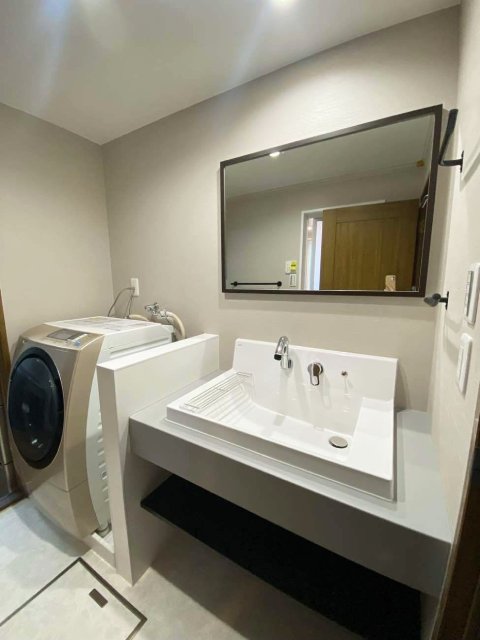 造作風のお洒落な洗面空間LIXIL『カスタムバニティ』イメージ